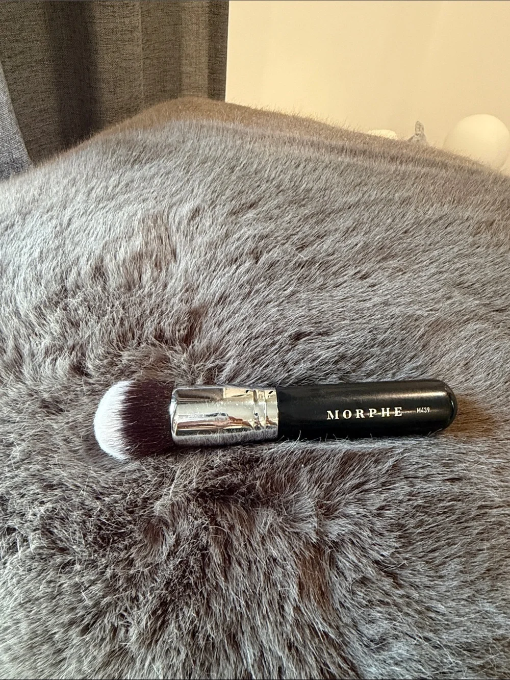 Morphe Short Handle Duo-Tone Buffing Brush - Black & White